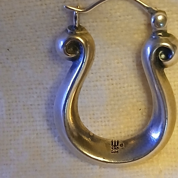 Retired James Avery Earrings - Picture 6 of 7
